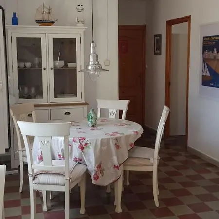 Auténtica Vivienda De Pescadores En Primerísima Línea De Playa *