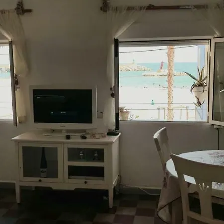 Auténtica Vivienda De Pescadores En Primerísima Línea De Playa